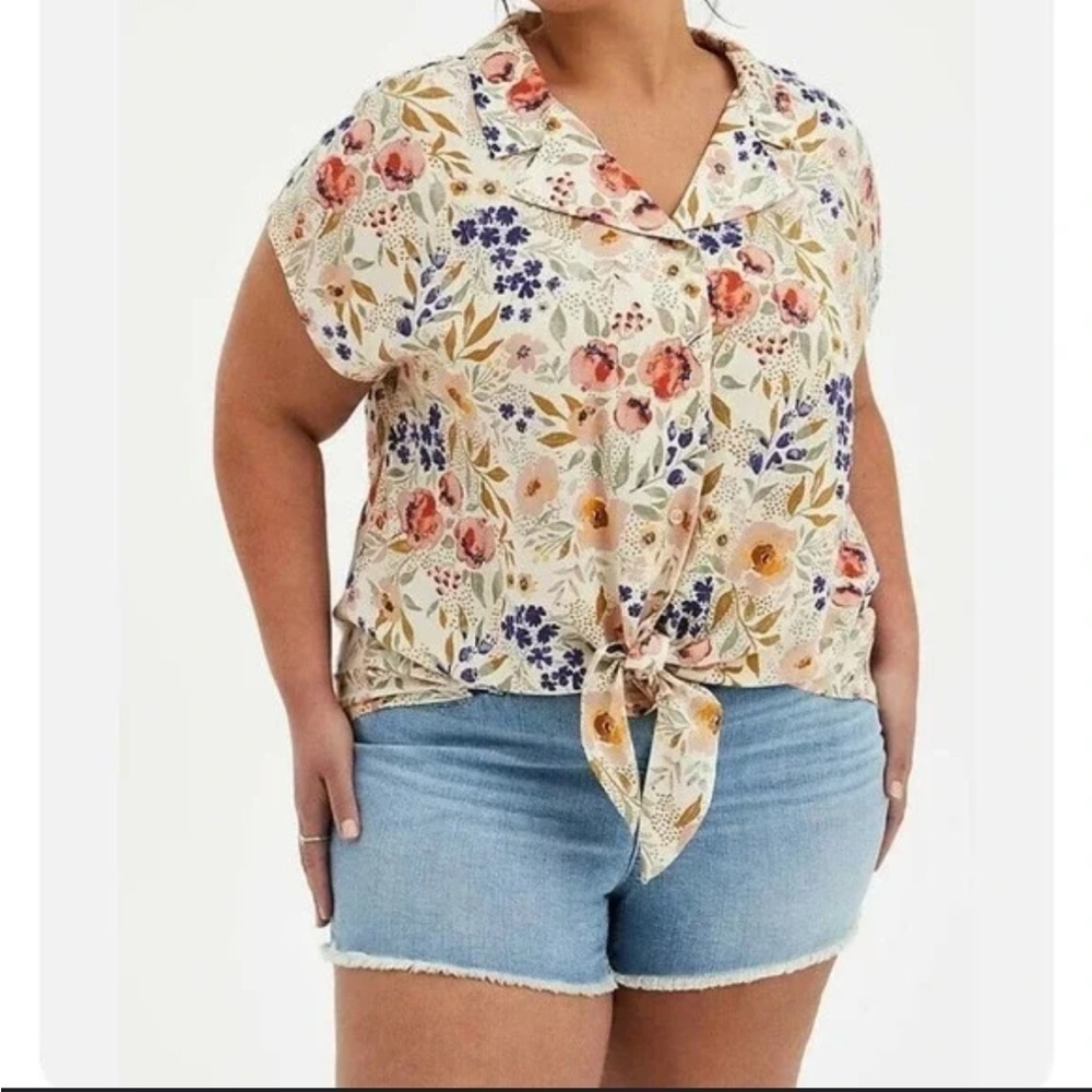 Torrid Cream Floral Print Challis Tie Front Dolman Top Sz 6 6X